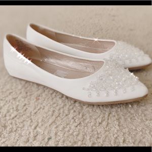 WHITE JEWELED FLATS